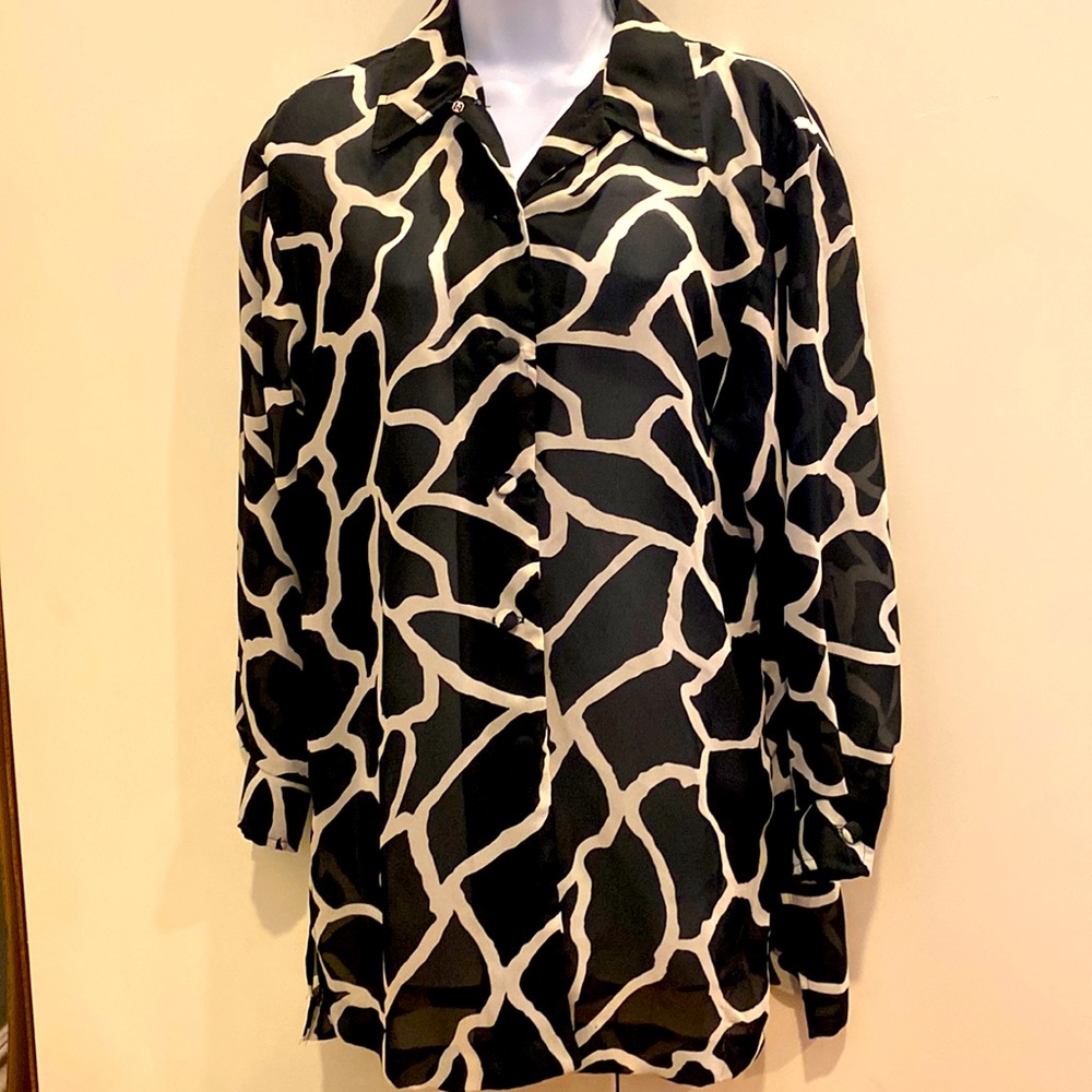 M Petite black/white blouse with giraffe print. Has beautiful covered buttons